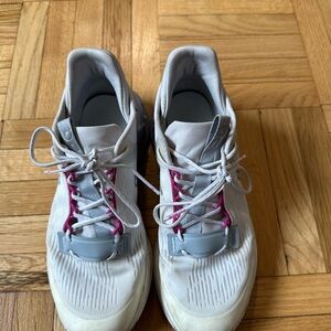 On Running Cloudnova Flux Women size 6.5